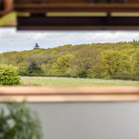 Ferienwohnung The Lookout At Cloatley Meadow Hankerton Exterior foto