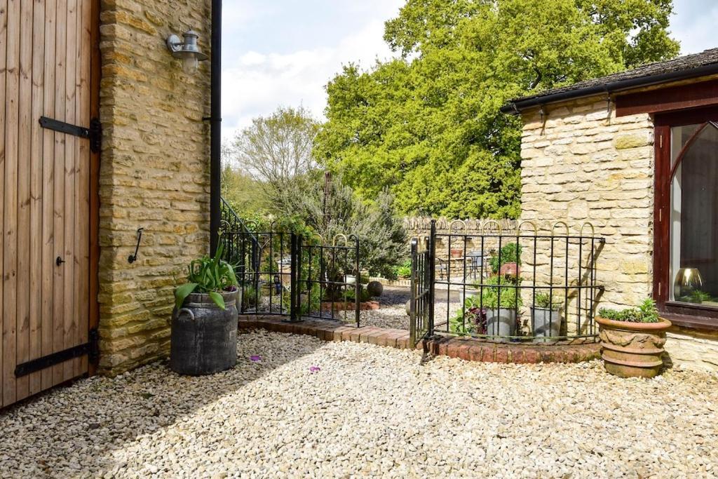 Ferienwohnung The Lookout At Cloatley Meadow Hankerton Exterior foto