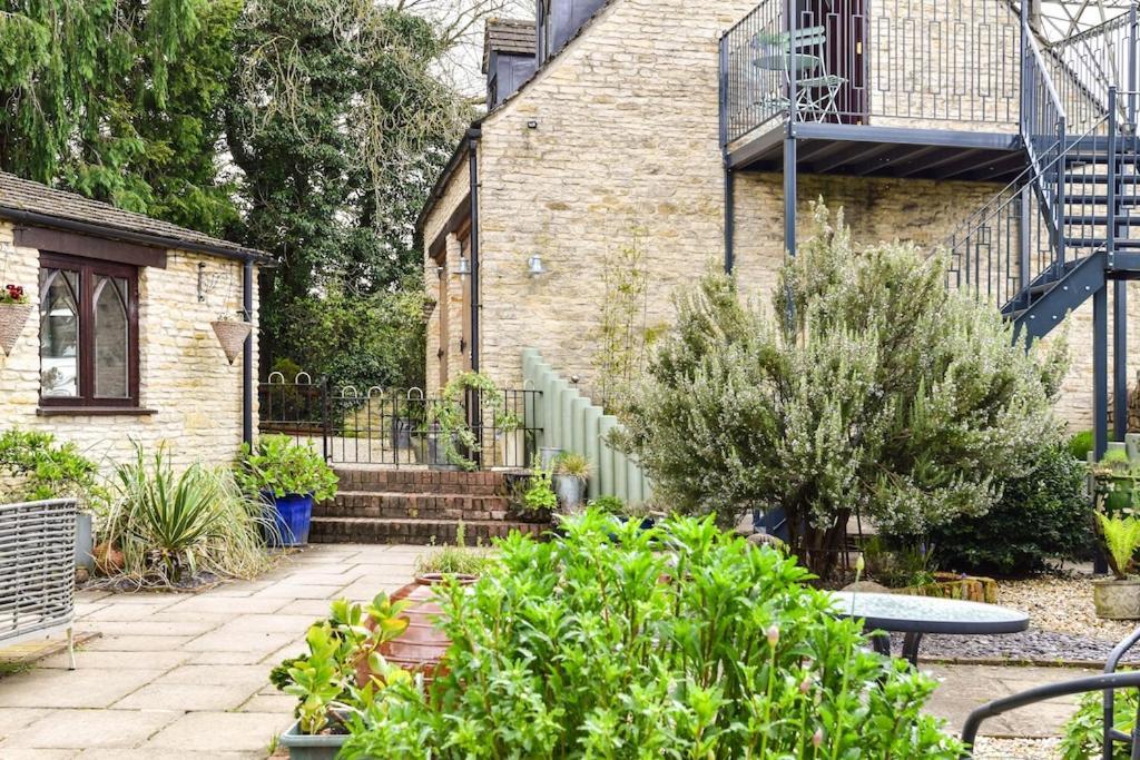 Ferienwohnung The Lookout At Cloatley Meadow Hankerton Exterior foto