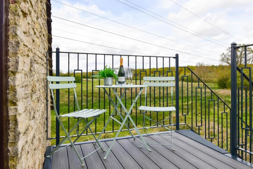 Ferienwohnung The Lookout At Cloatley Meadow Hankerton Exterior foto