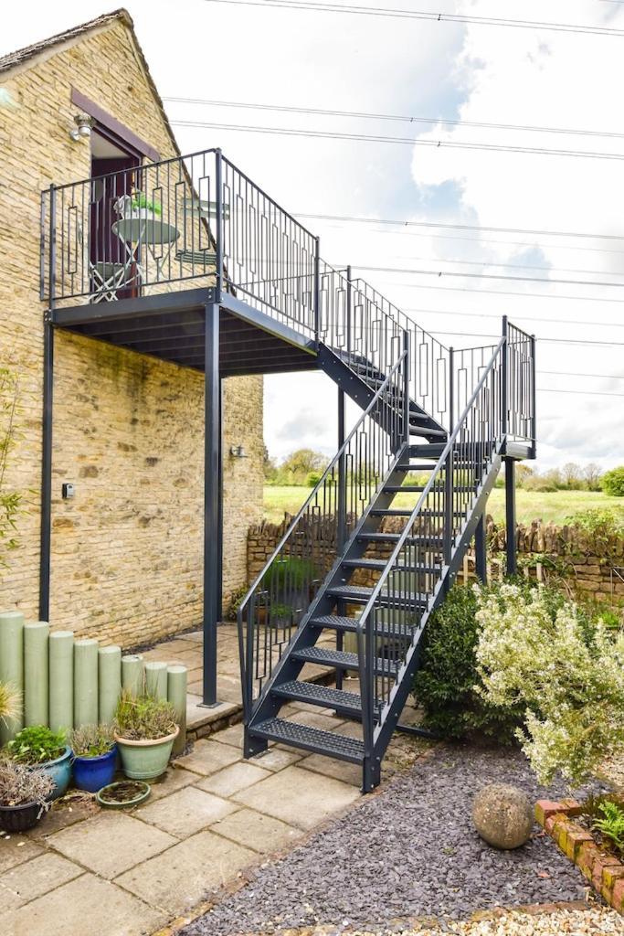 Ferienwohnung The Lookout At Cloatley Meadow Hankerton Exterior foto