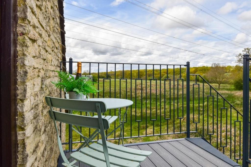 Ferienwohnung The Lookout At Cloatley Meadow Hankerton Exterior foto
